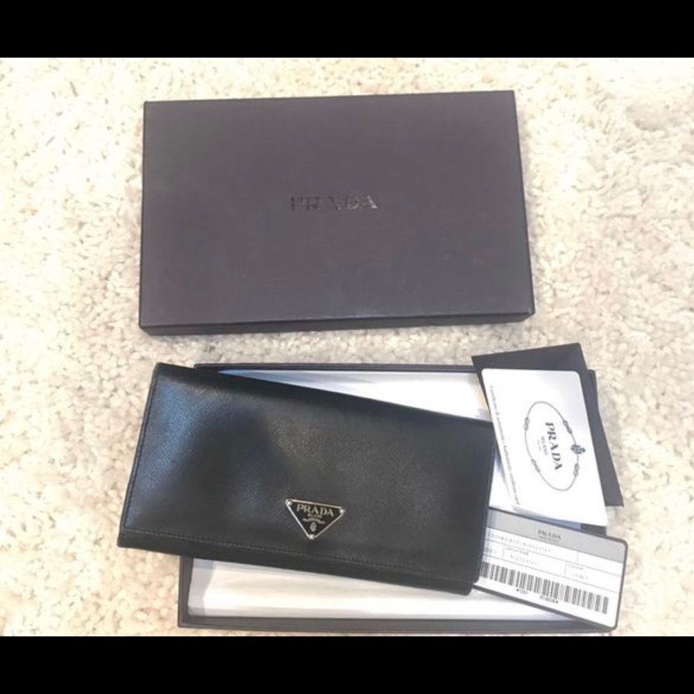 Authentic Prada soffiano wallet